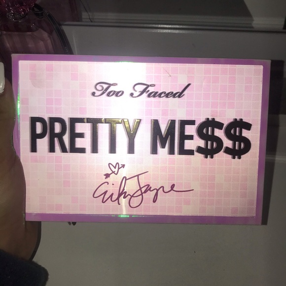 Too Faced Pretty Mess palette - Picture 4 of 8